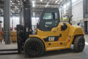CAT FORKLIFT WITH 33,000 LB LIFTING CAPACITY